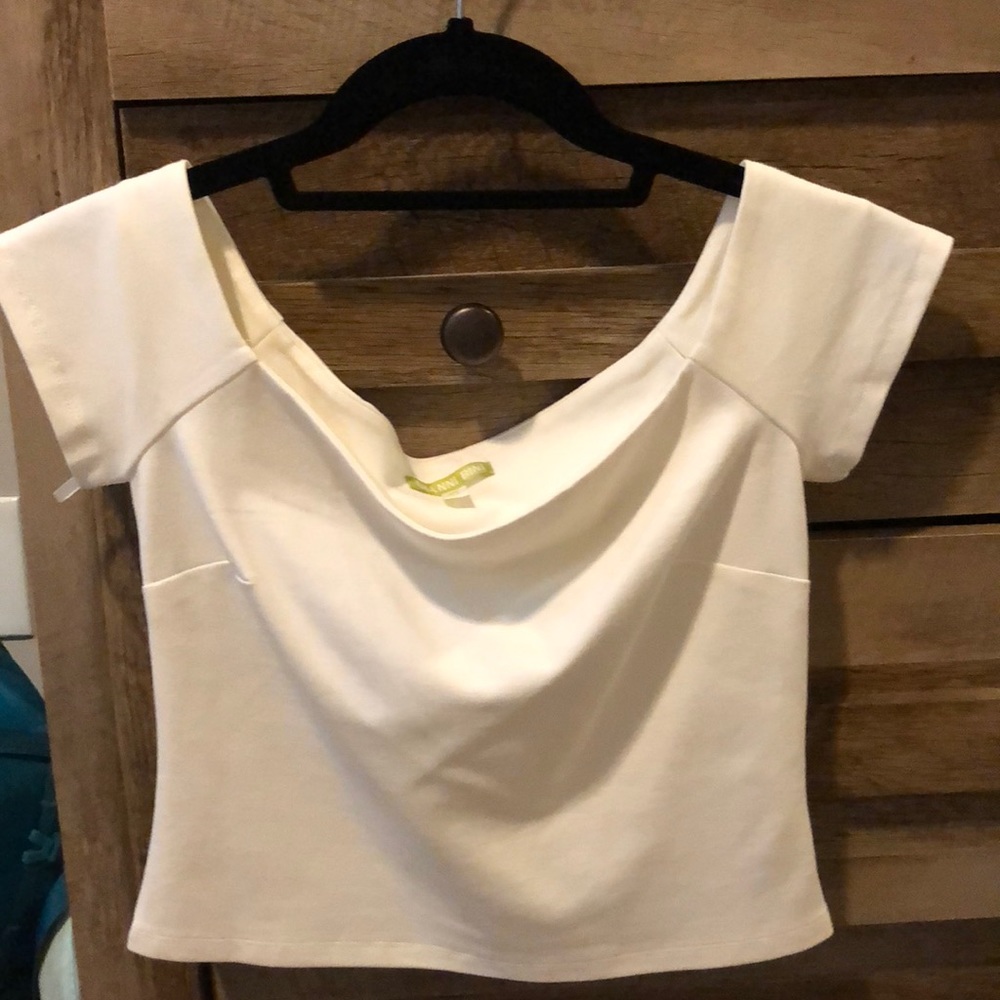 White Gianni Bini short sleeve crop top